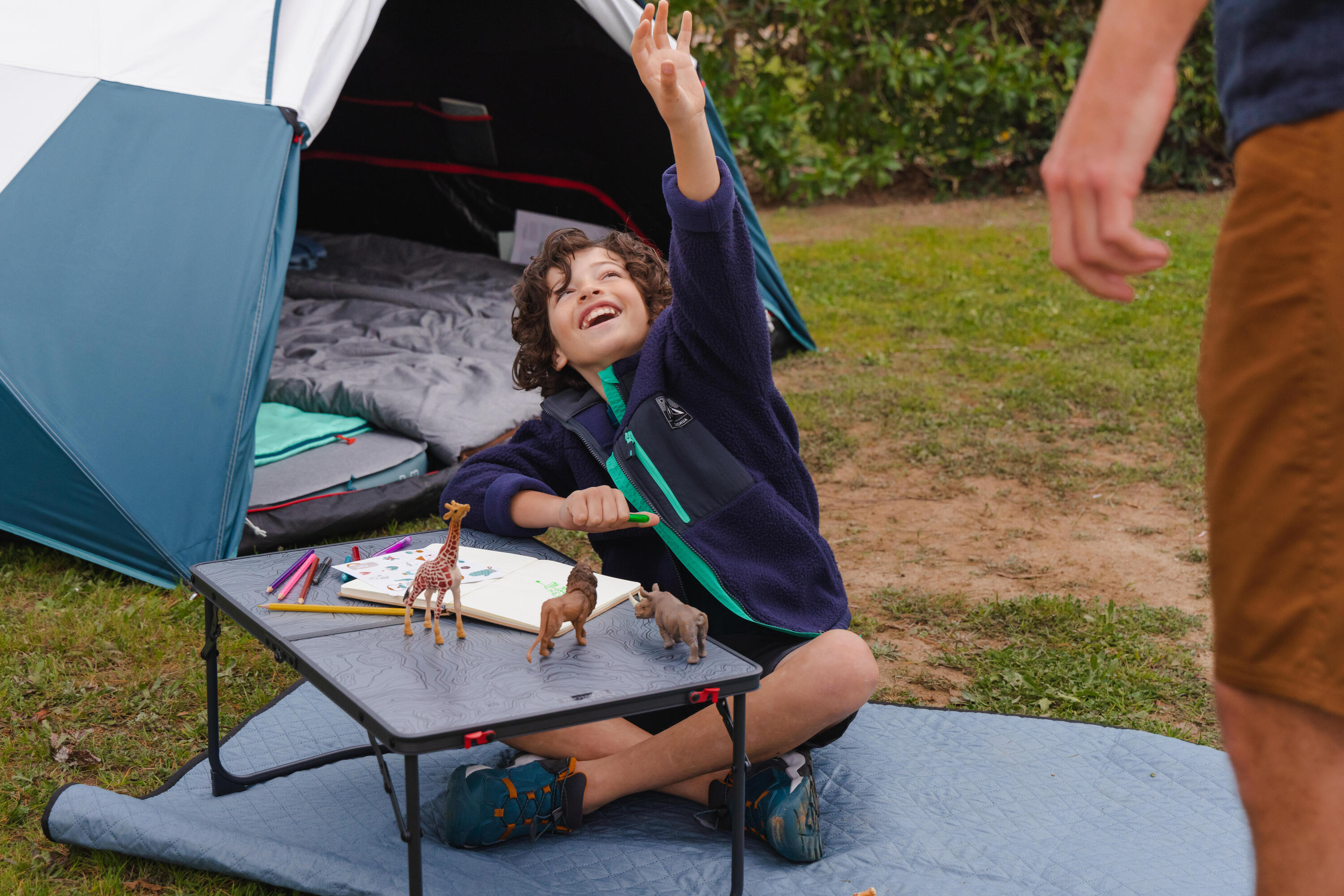 LOW FOLDING CAMPING TABLE - MH100 - GREY 12/16