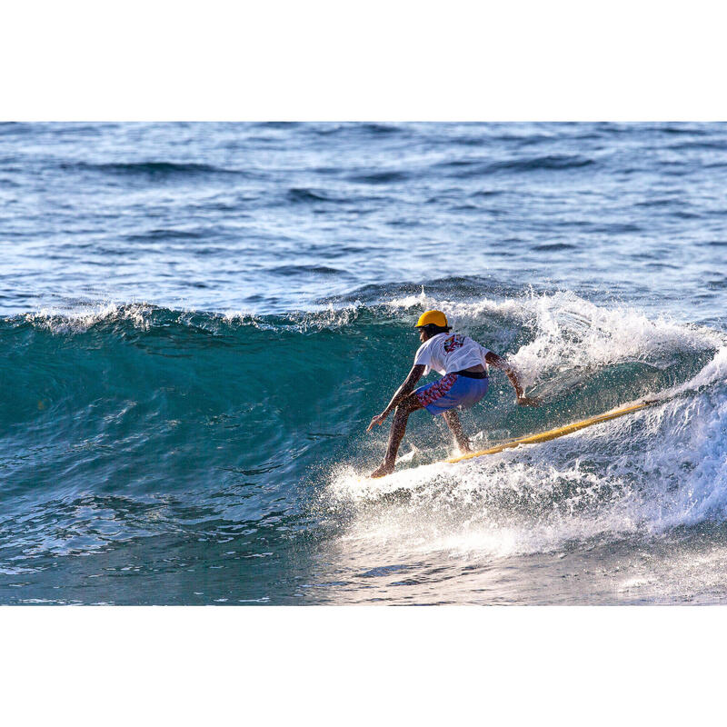 Casque pour la pratique du surf . Jaune