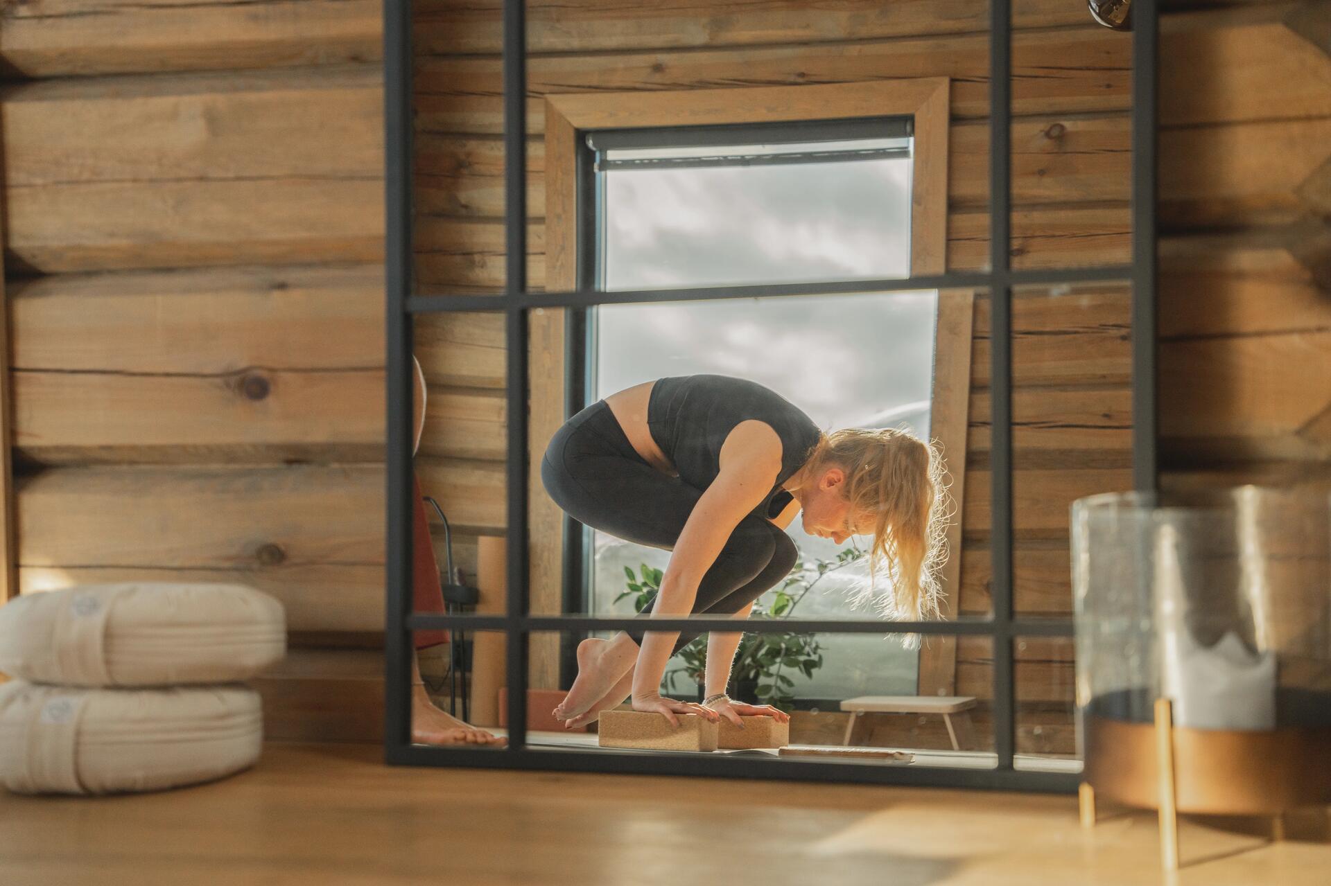 femme faisant du yoga