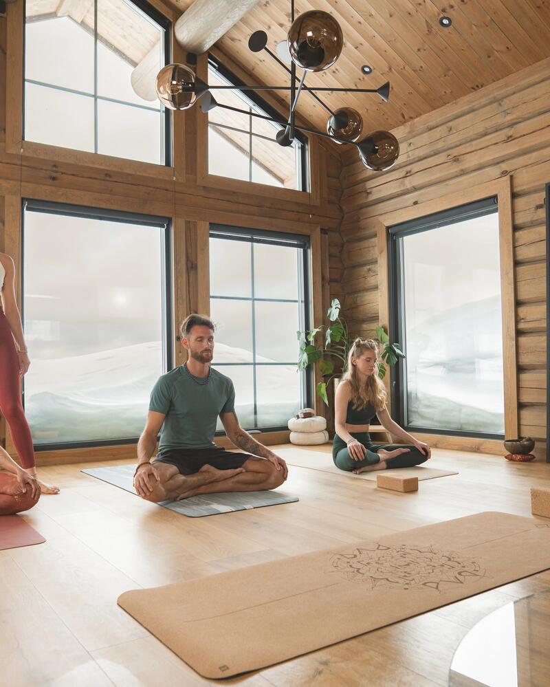 Qué es el yoga y en qué se diferencia del pilates
