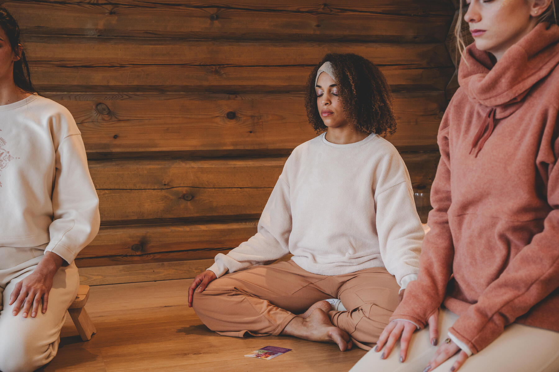 Yoga med slutna ögon