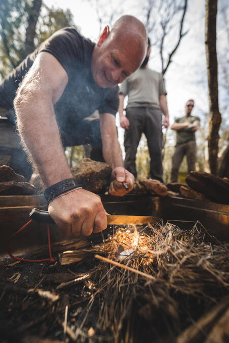 Un article qui explique comment faire un feu en toute sécurité quand on pratique le bushcraft