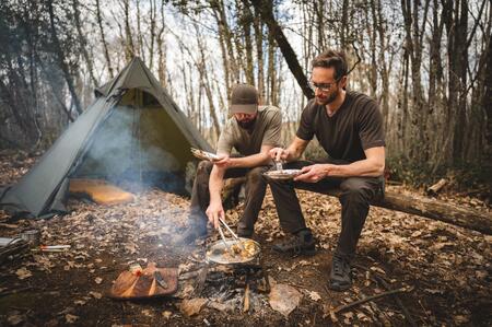 Two bushcrafters in the woods - Solognac