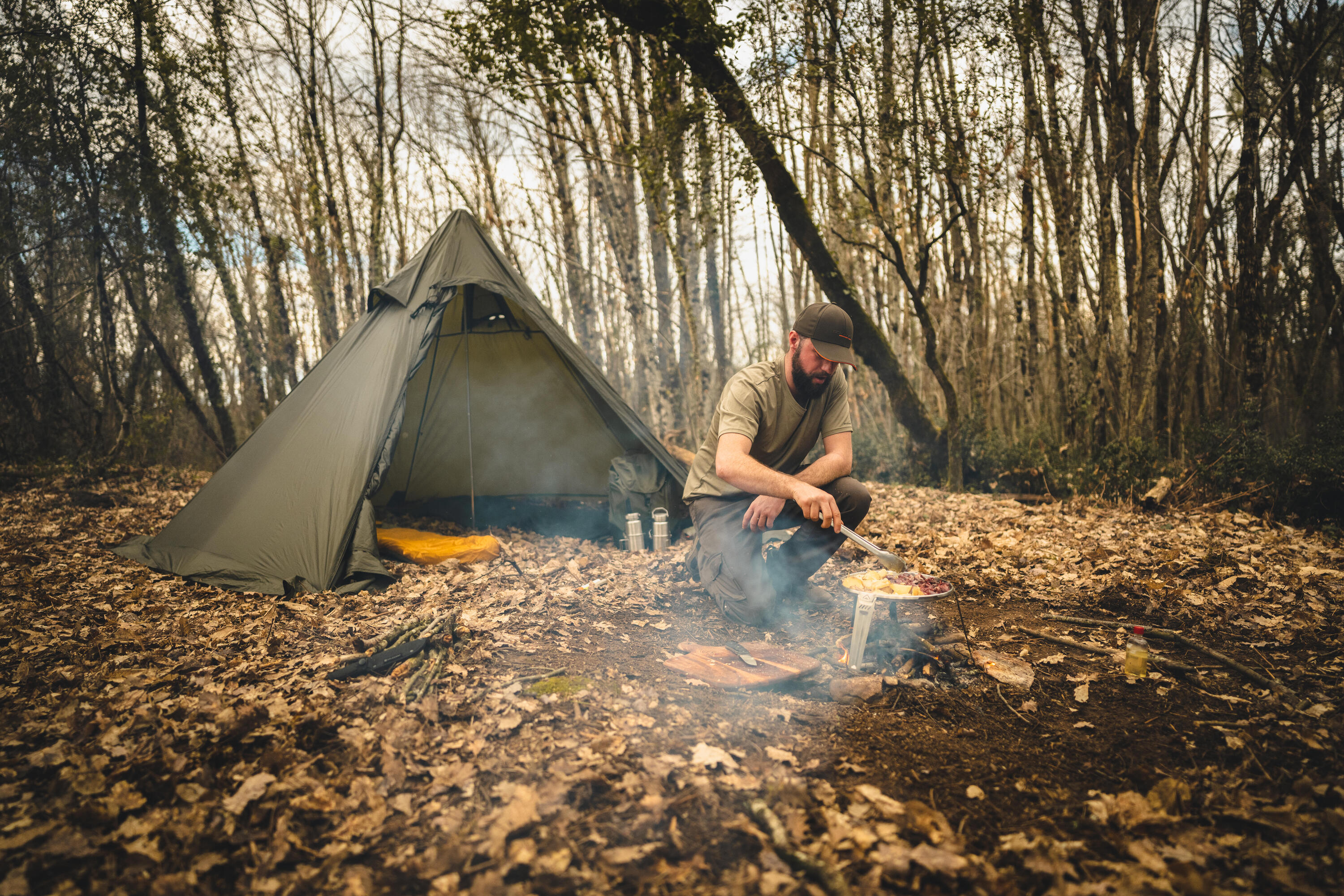 Plancha en acier inoxydable sur trépied 30 cm pour cuisson sur feu - Bushcraft 11/13