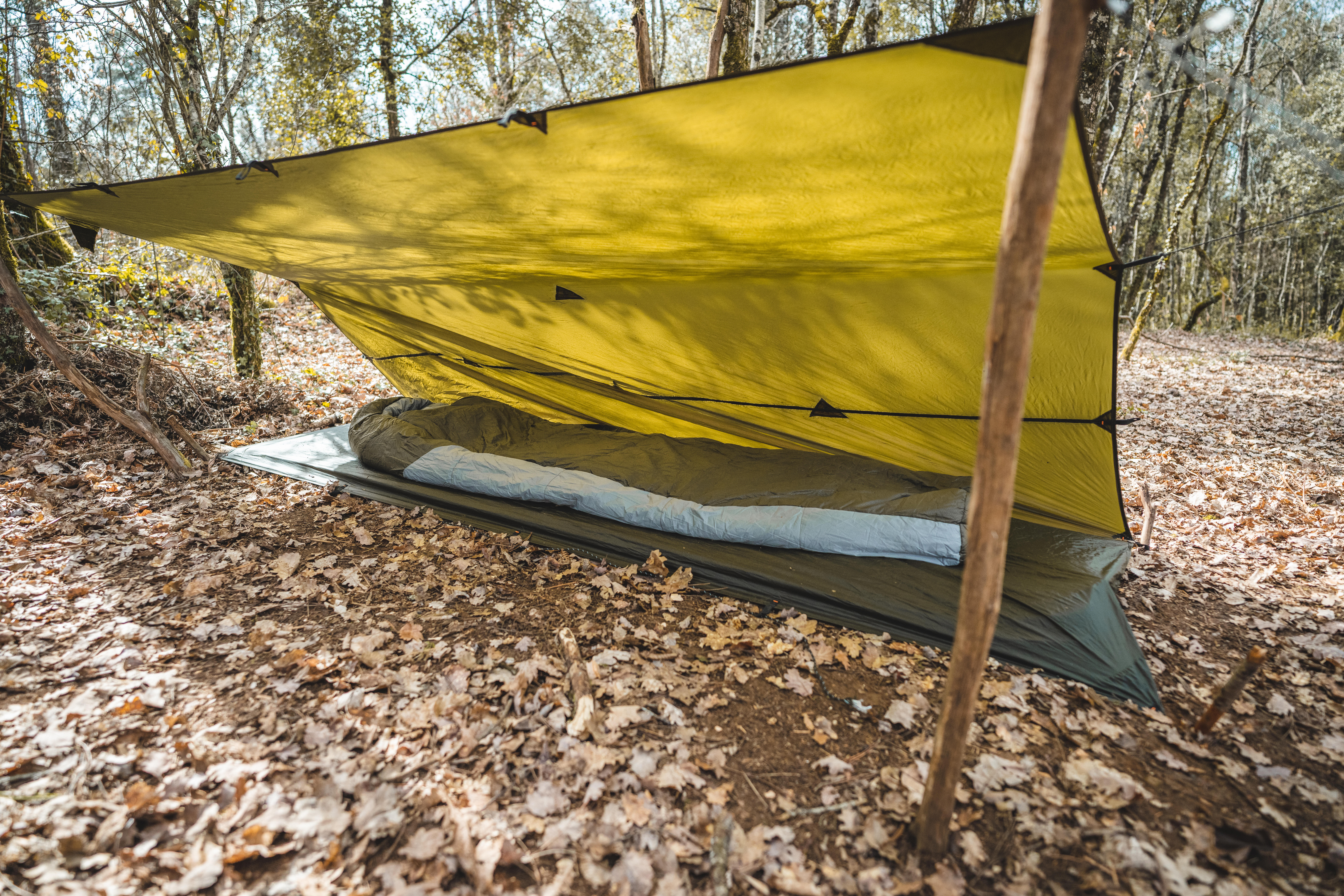 Hangmat, regenvlieg, campingzeil met stokken, waterdicht en ultralicht survivaltentzeil voor buiten, kamperen, wandelen, picknick, backpacken