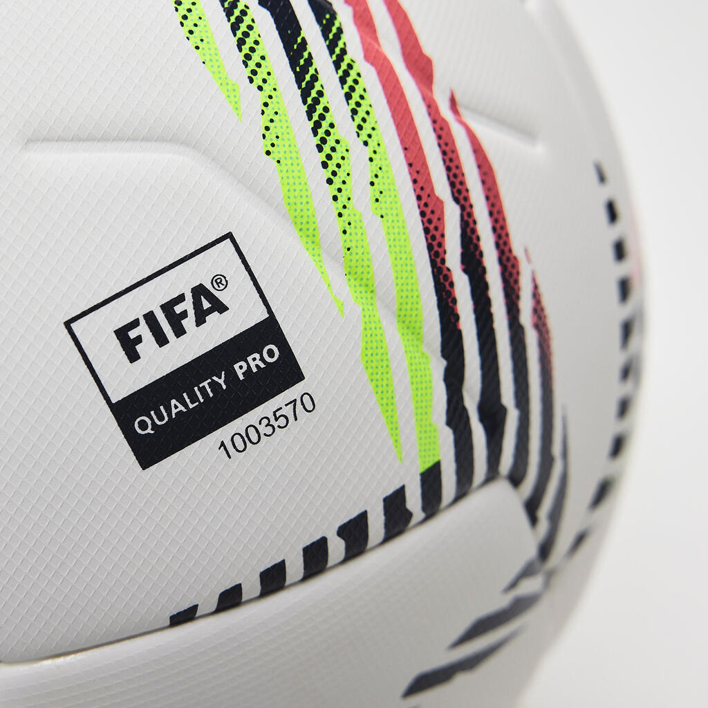 Oficialus FIFA kokybės reikalavimus atitinkantis termiškai klijuotas klubams skirtas kamuolys „Uber Eats Ligue 1“, 2023–2024 m. 