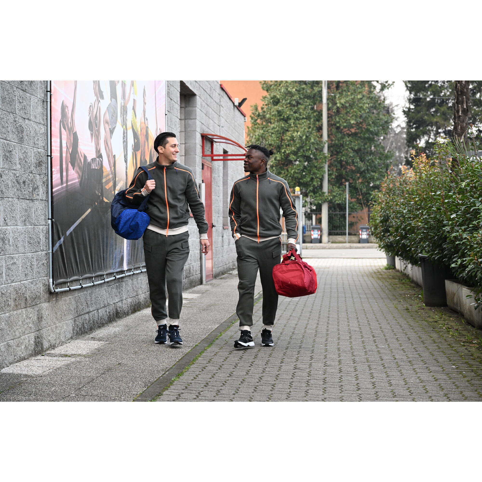 Pantalon de jogging homme avec ouvertures zip facile a enfiler vert olive Decathlon