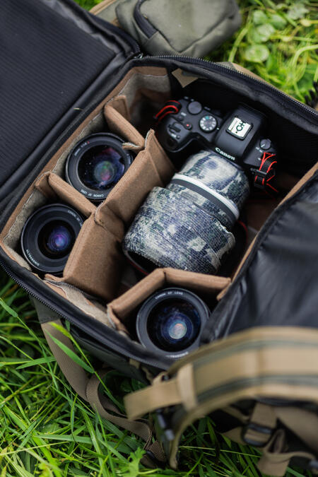  Un sac à dos compartimenté, coqué, confortable et résistant pour transporter votre matériel photo ainsi que toutes vos affaires