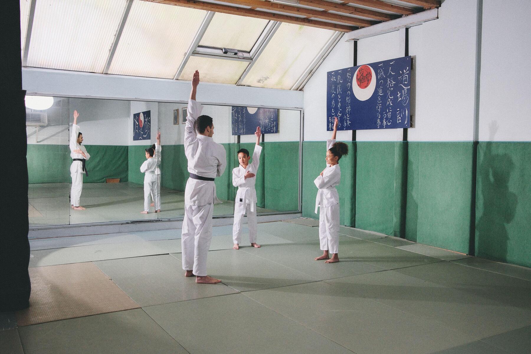 Dzieci ćwiczące na treningu judo