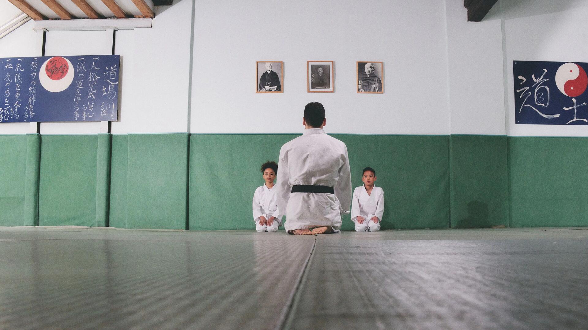 le karate est un sport parfait pour les enfants de 8 ans