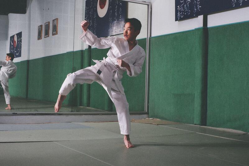 Jak zacząć treningi karate? Poradnik dla początkujących w karate