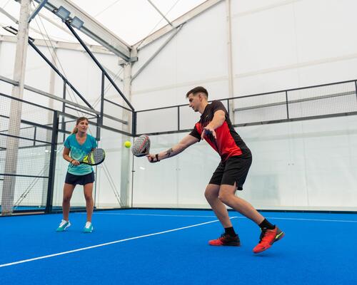 Padel Liège - C'est quoi la différence entre une balle de tennis