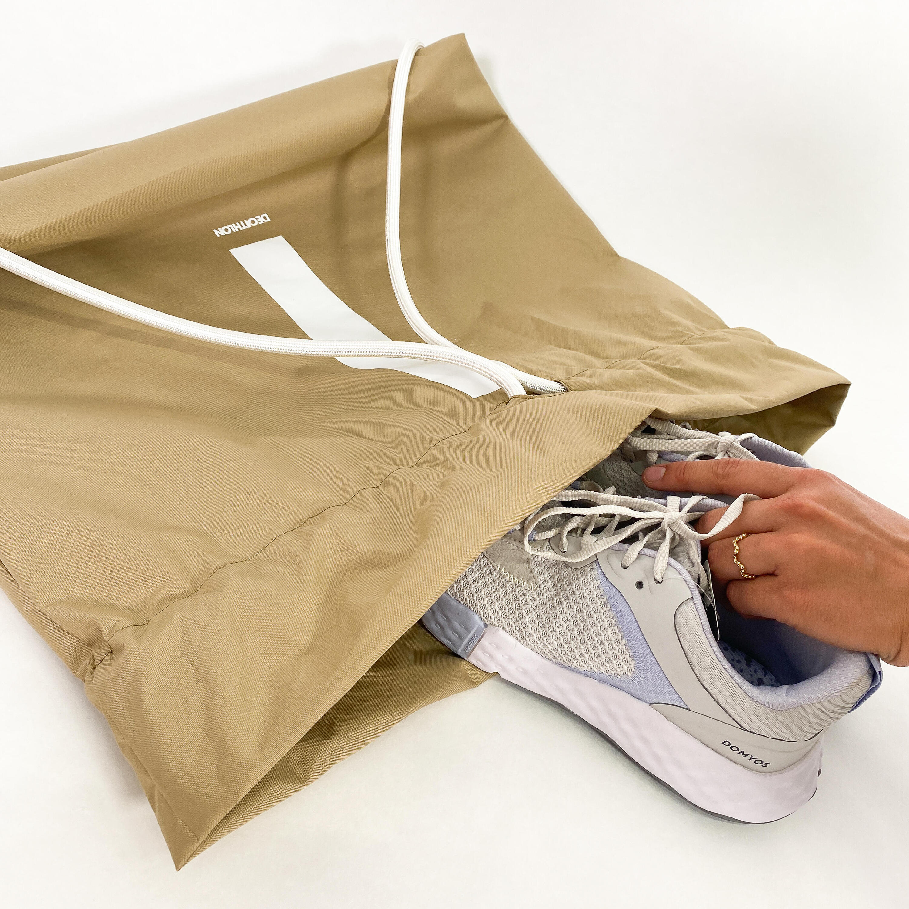 EMBALLAGE CADEAU
Format: 44 x 51cm (vêtements, ballons, chaussures, gourdes...) 3/4