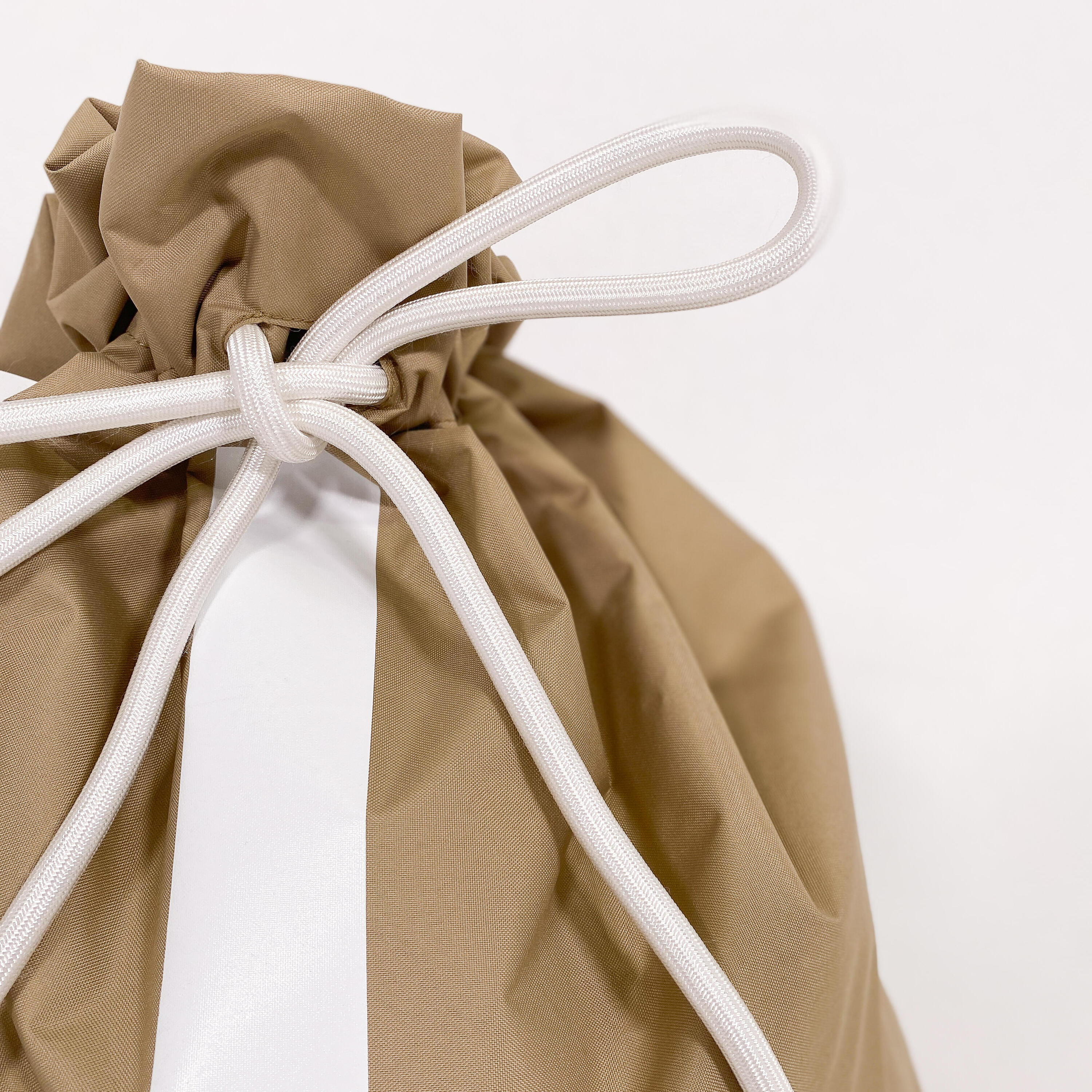 EMBALLAGE CADEAU
Format: 44 x 51cm (vêtements, ballons, chaussures, gourdes...) 2/4