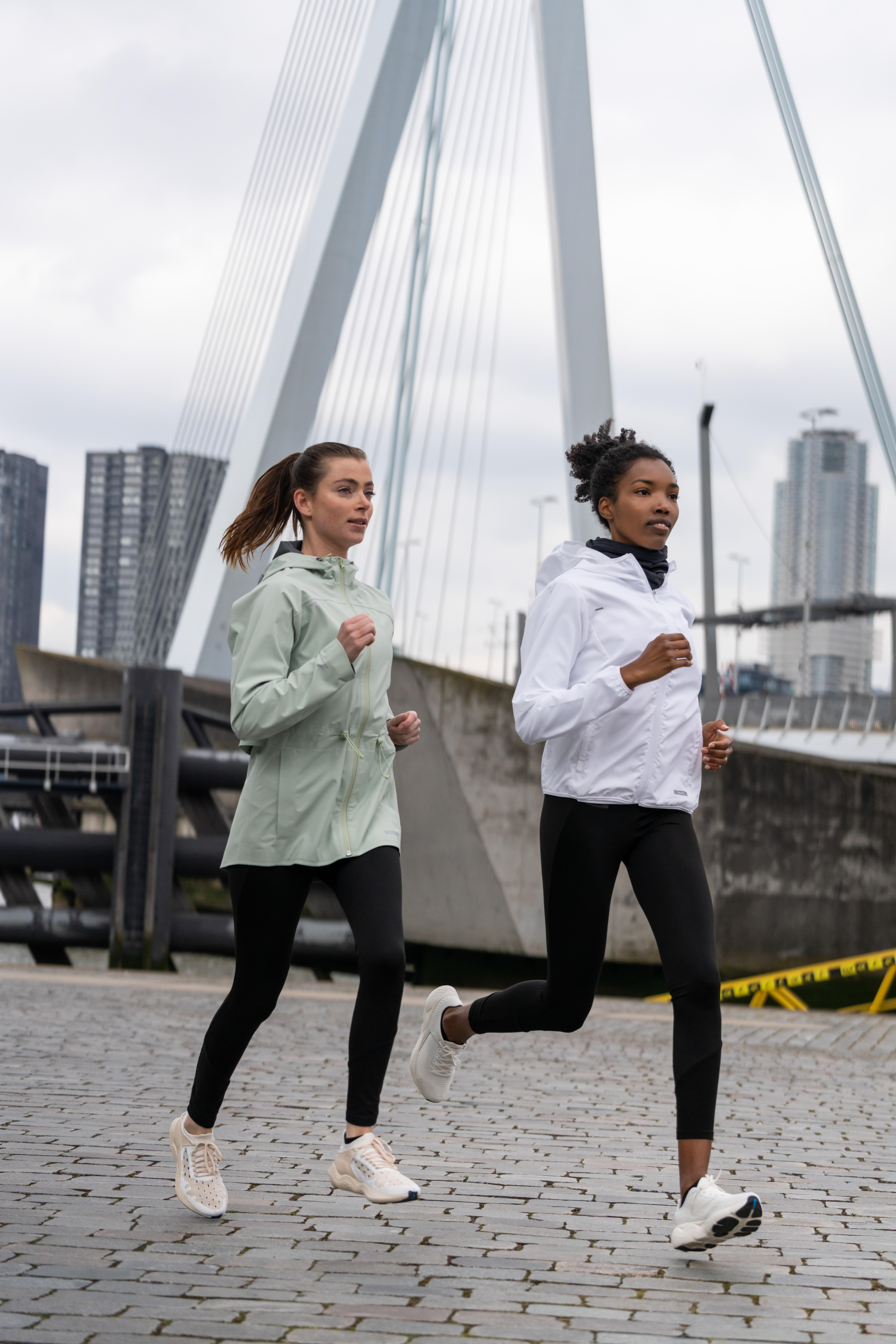 KIPRUN (キプラン) ランニング レディース 防風ジャケット - KIPRUN