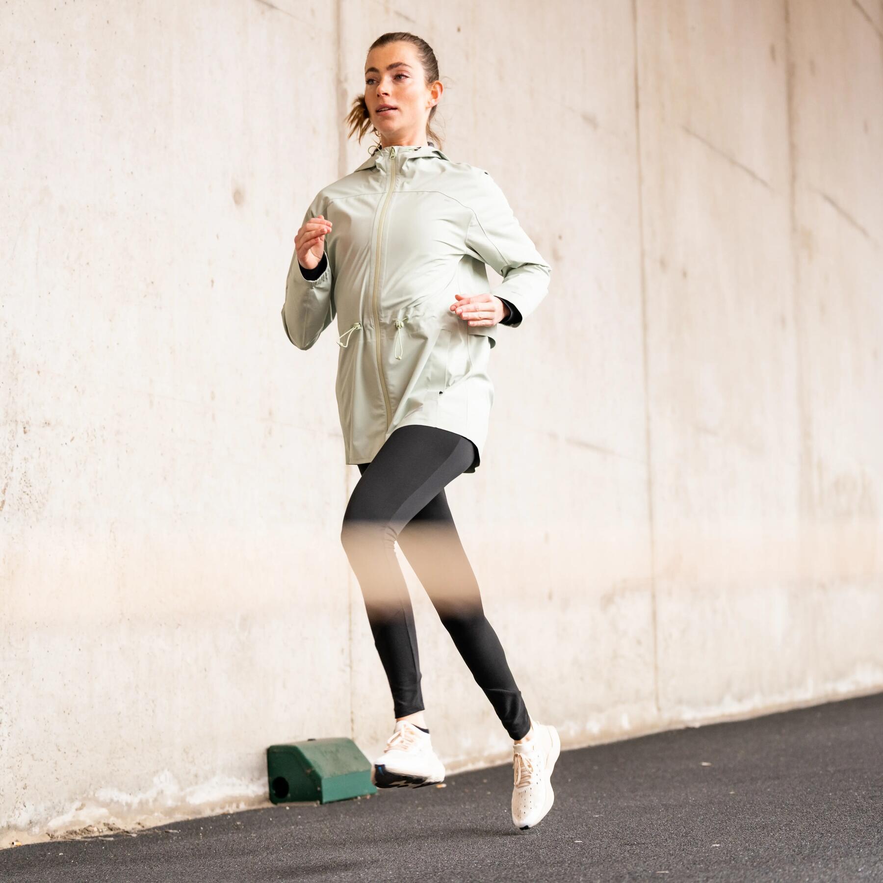 Mujer empezando a correr