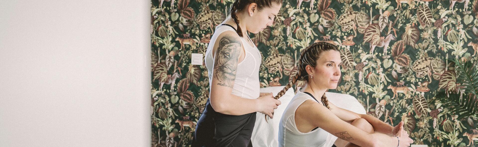 Soigner ses cheveux quand on fait du sport : les bons gestes 