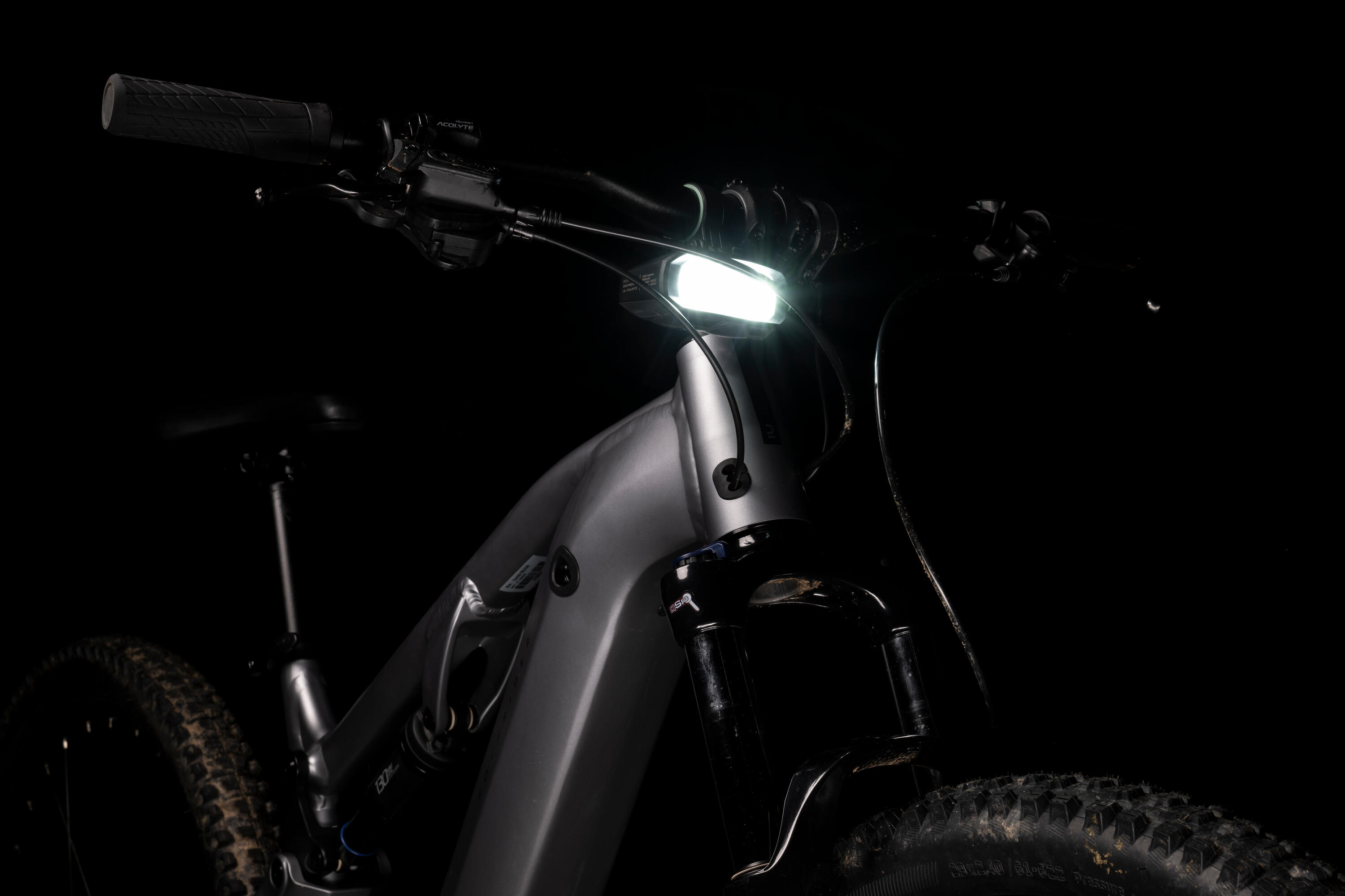 Lampka rowerowa Elops FL940 do jazdy off-road 13/18