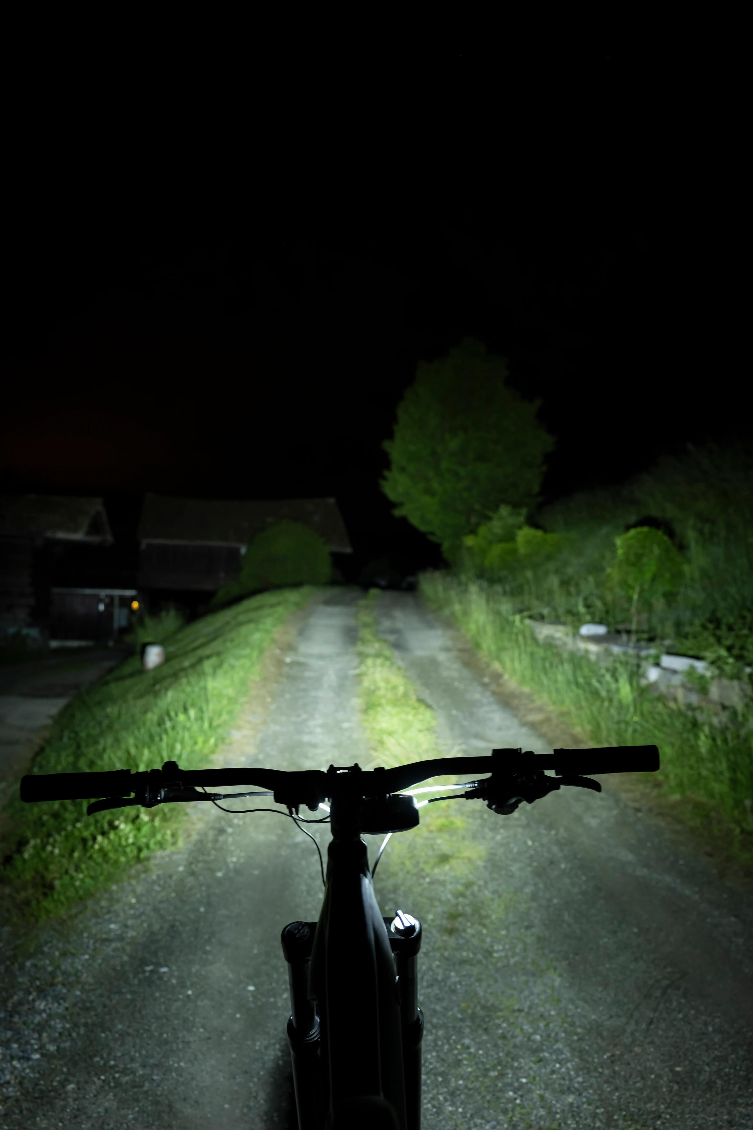 Eclairage vélo FL940 pour une pratique sur chemin non éclairé 11/18