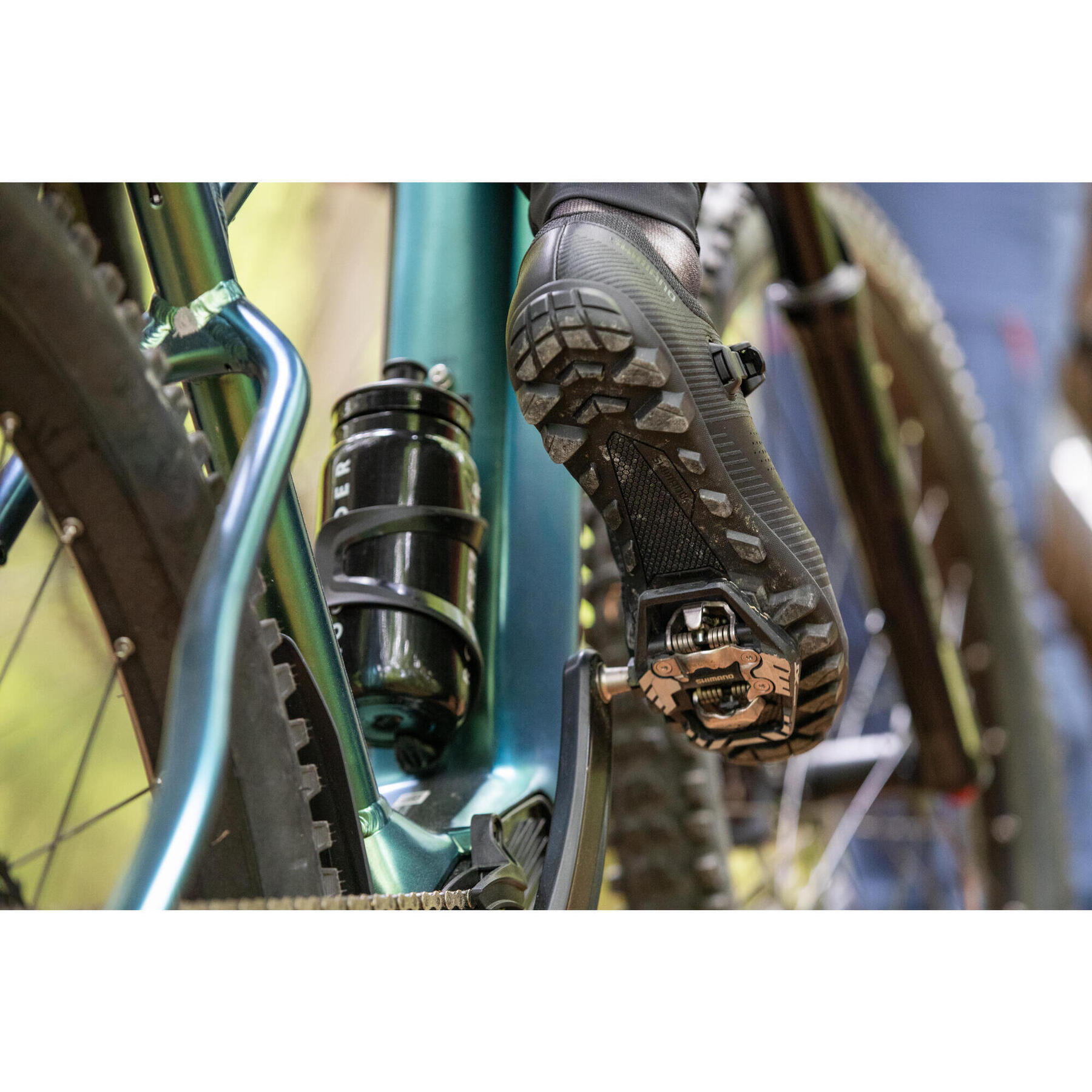 Wie stelle ich die Pedalplatten an meinen Rennradschuhen richtig ein?
