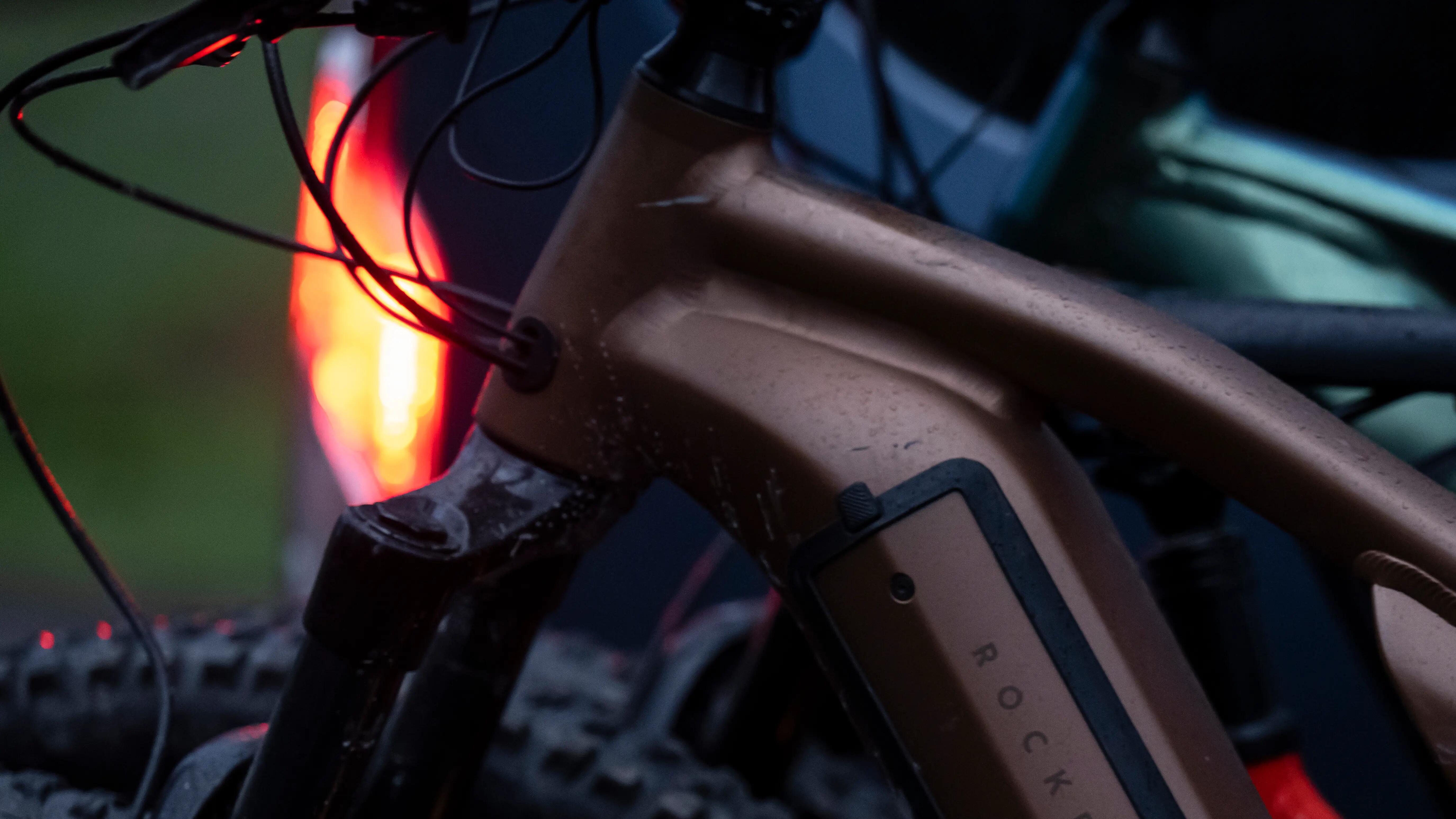 HOGYAN TÁROLJAM MEGFELELŐEN A ROCKRIDER e-ST900-AS KERÉKPÁRT ?
