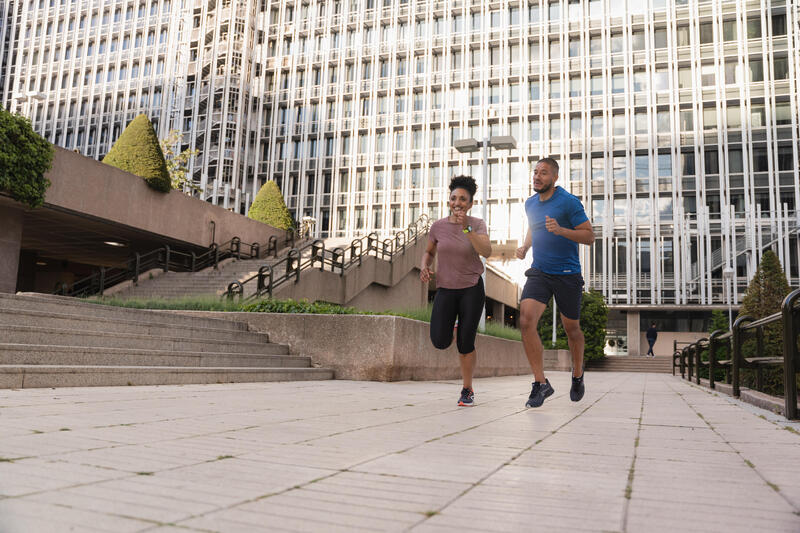 Hoka buty – co to za firma? Sprawdź modele butów do biegania