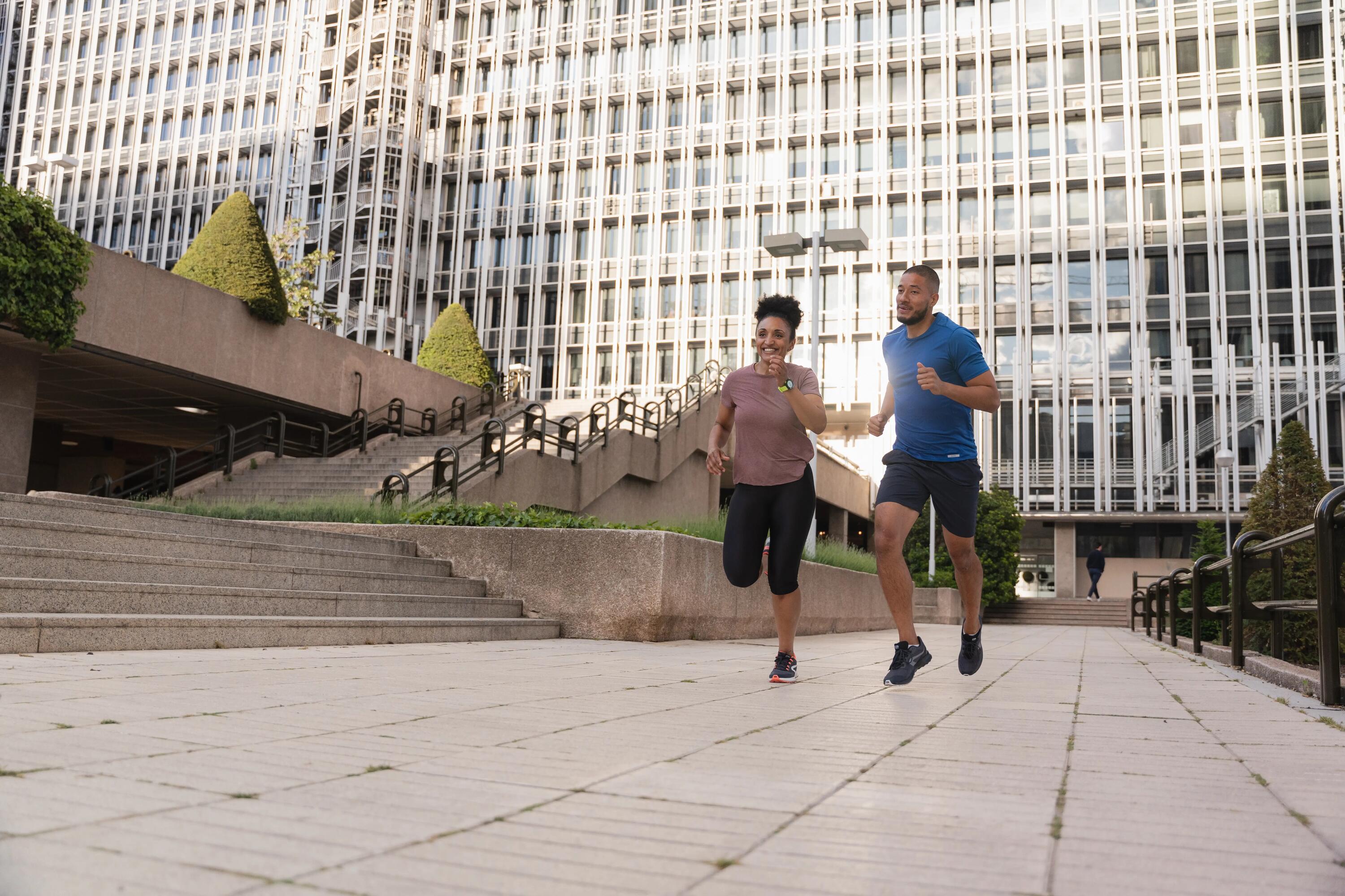 Hoka buty – co to za firma? Sprawdź modele butów do biegania