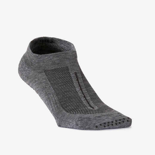 Non-slip socks for yoga and pilates