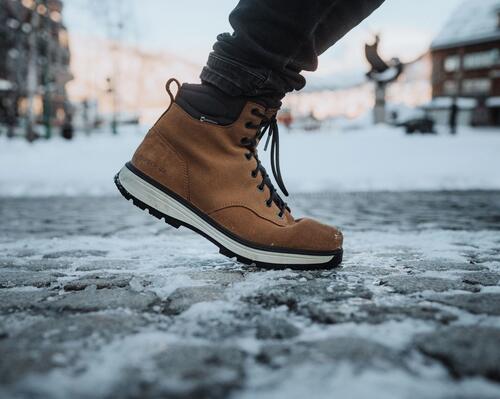 nettoyer des chaussures en cuir