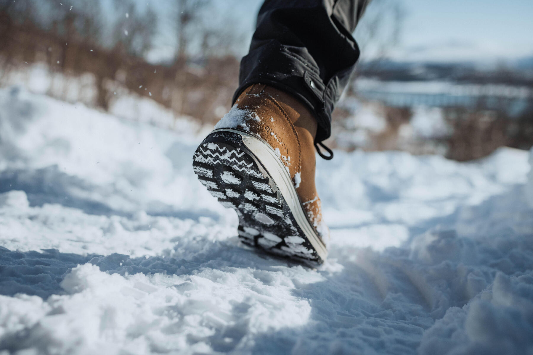 Randonner l'hiver :  comment bien s'équiper de la tête aux pieds
