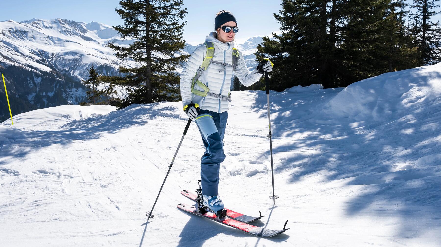 femme fermant sa veste de ski