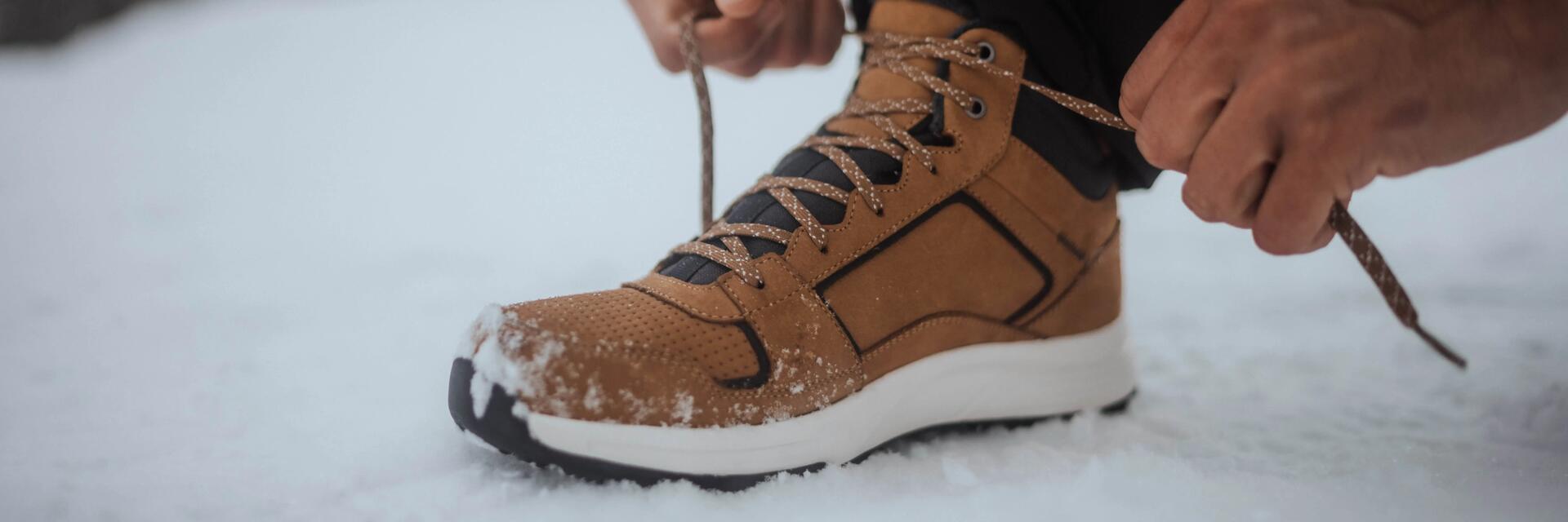 Winterwanderschuhe im Schnee sind enorm wichtig