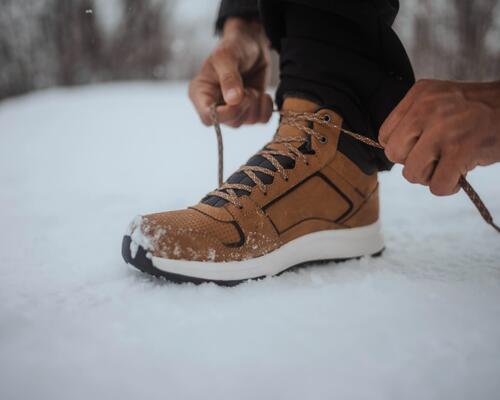 Winterwanderschuhe im Schnee sind enorm wichtig