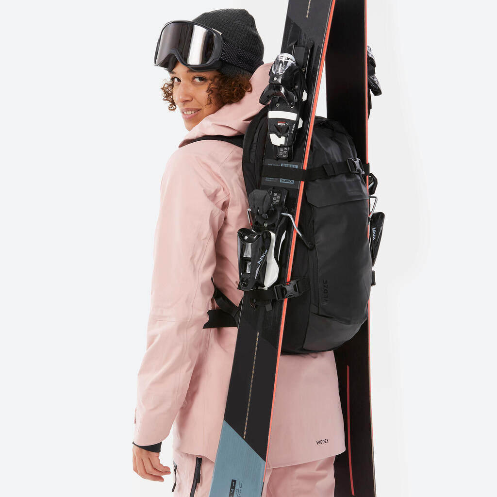 Snowboardový a lyžiarsky batoh FR 100 23 l na freeride bielo-čierny