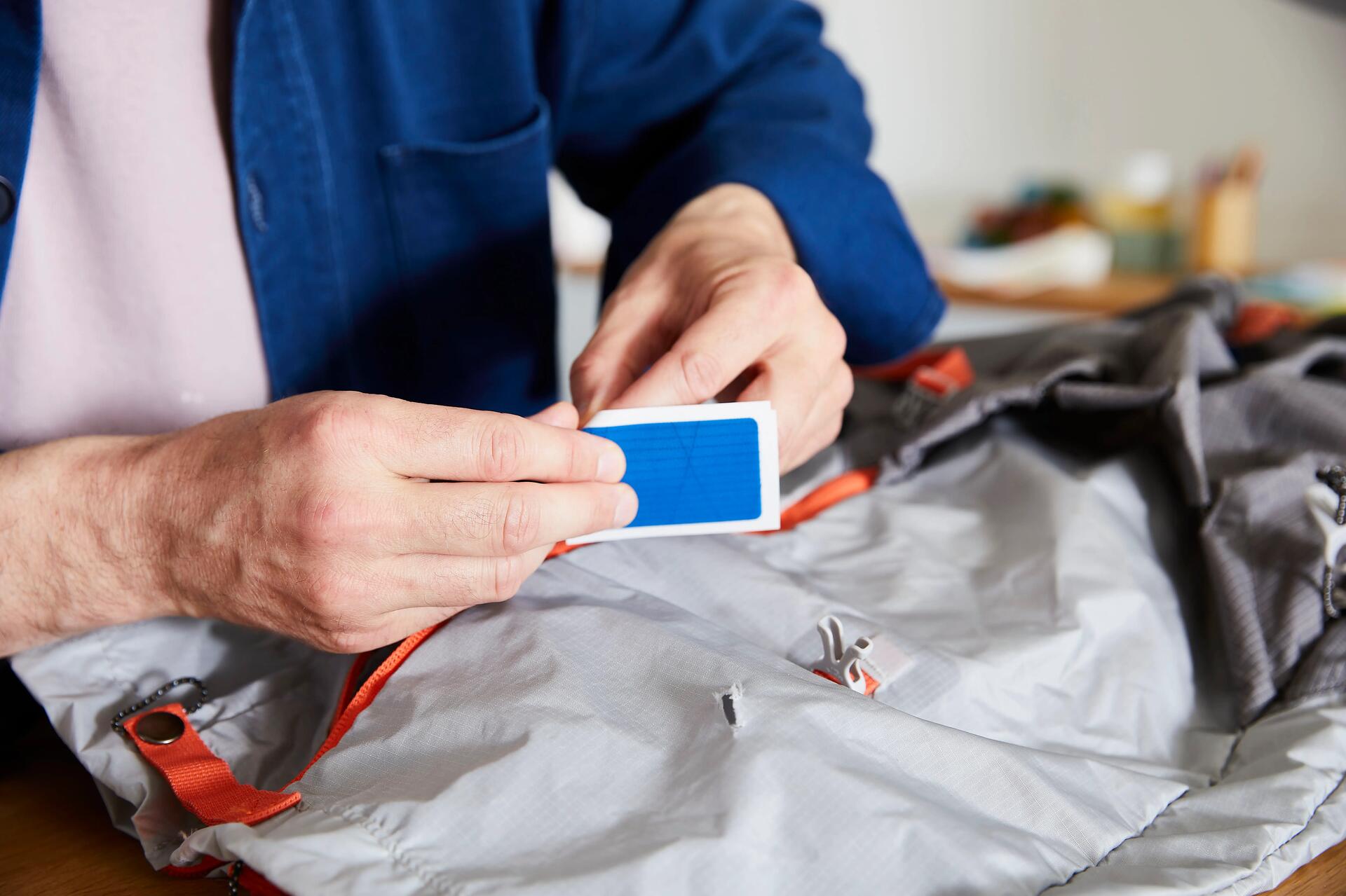 Je fais réparer ma tente en atelier