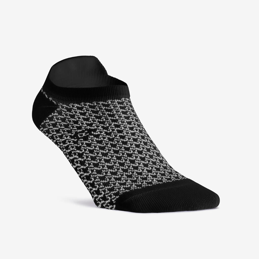 Ponožky na fitness a kardio členkové 3 páry čierno-biele s potlačou