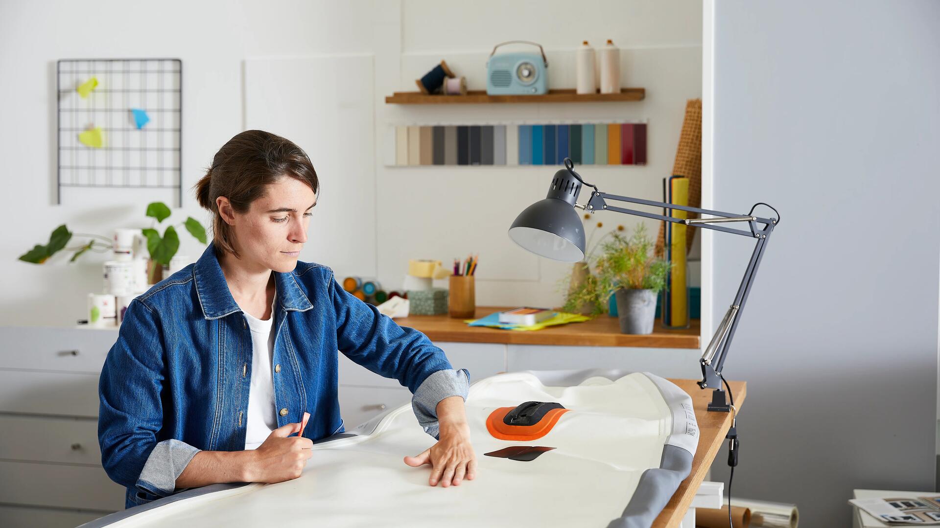 illustrazione-bambino-riparazione-legno