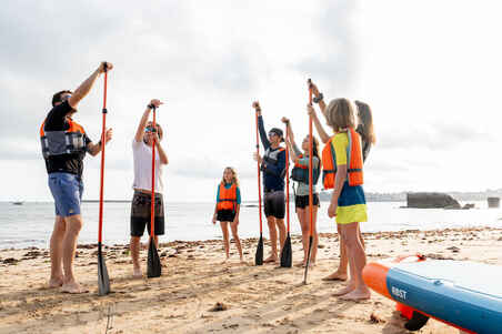 Sturdy stand-up paddleboard paddle for rental. Adjustable from 170 to 220 cm.