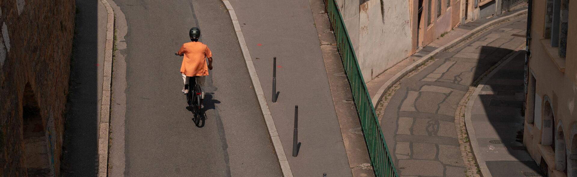 Si può andare in bicicletta su una strada nazionale o provinciale?