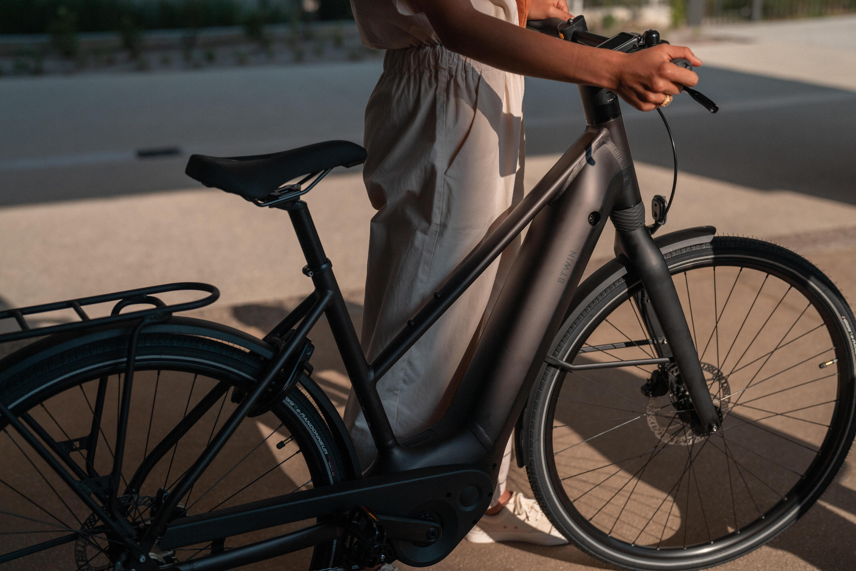 Velo ville electrique a moteur automatique owuru cadre bas ld 920 e 20/25