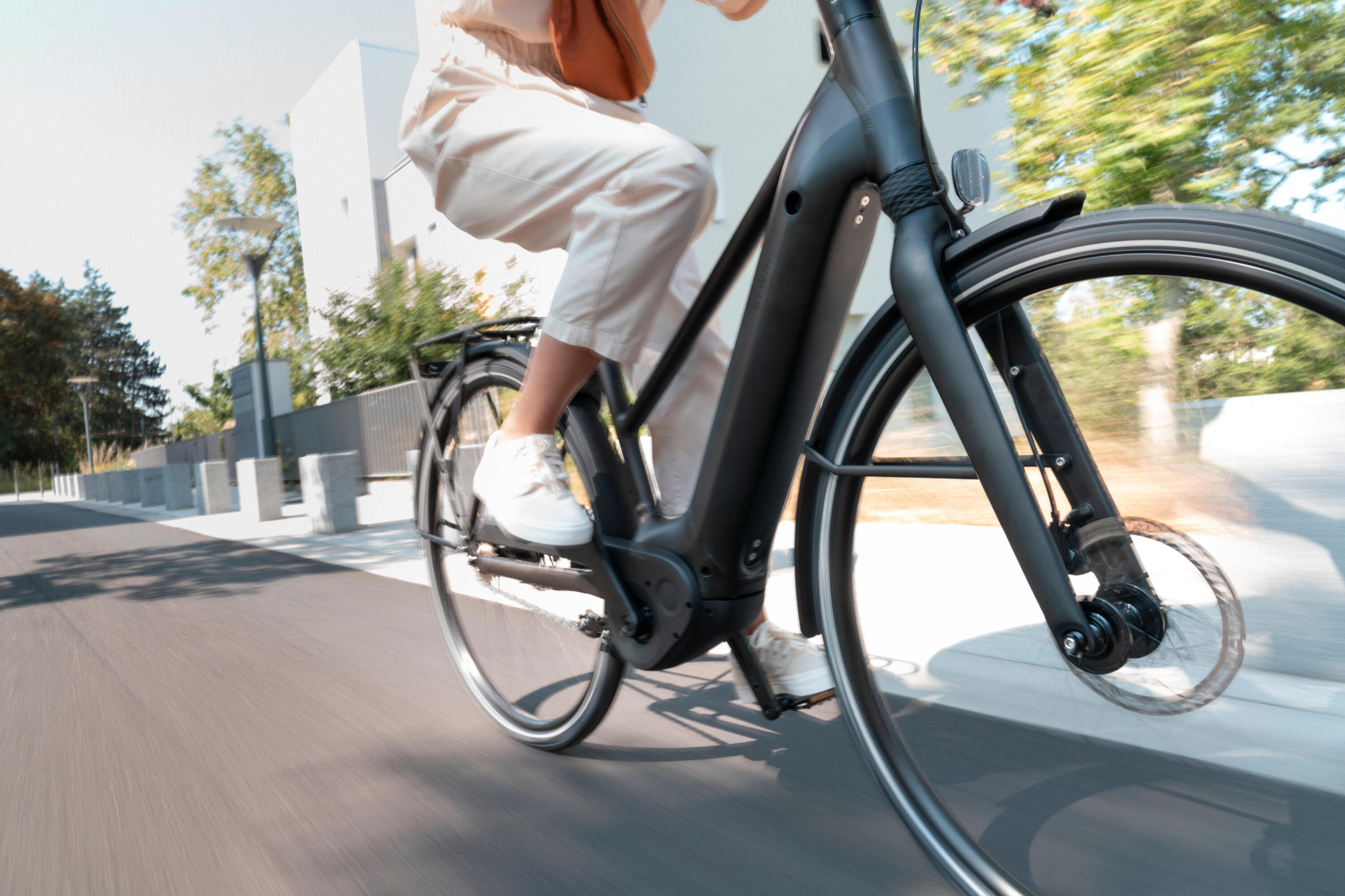 Velo ville electrique a moteur automatique owuru cadre bas ld 920 e 18/25