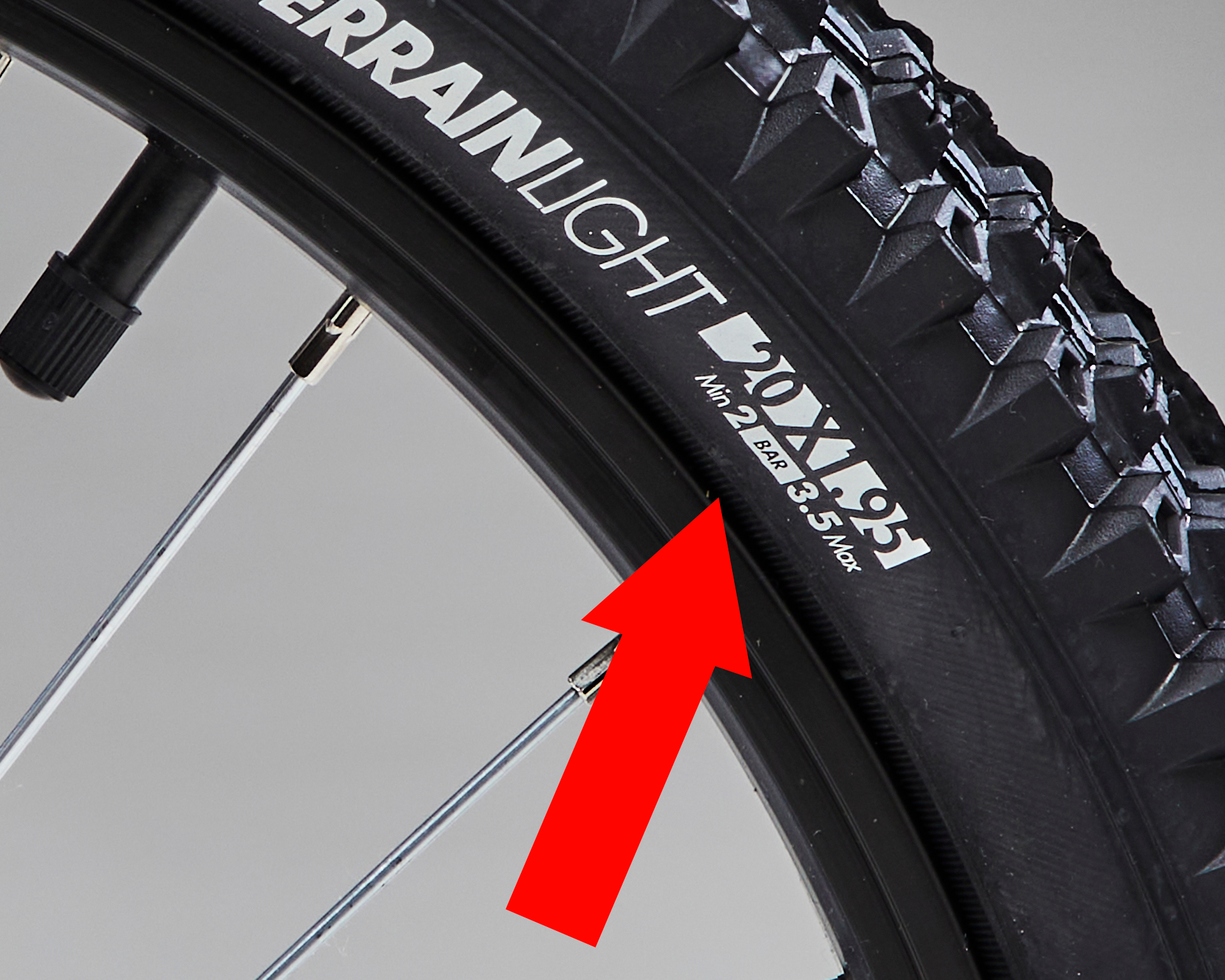 TOT WELKE DRUK MOET JE DE BANDEN VAN DE MTB 20 INCH OPPOMPEN?