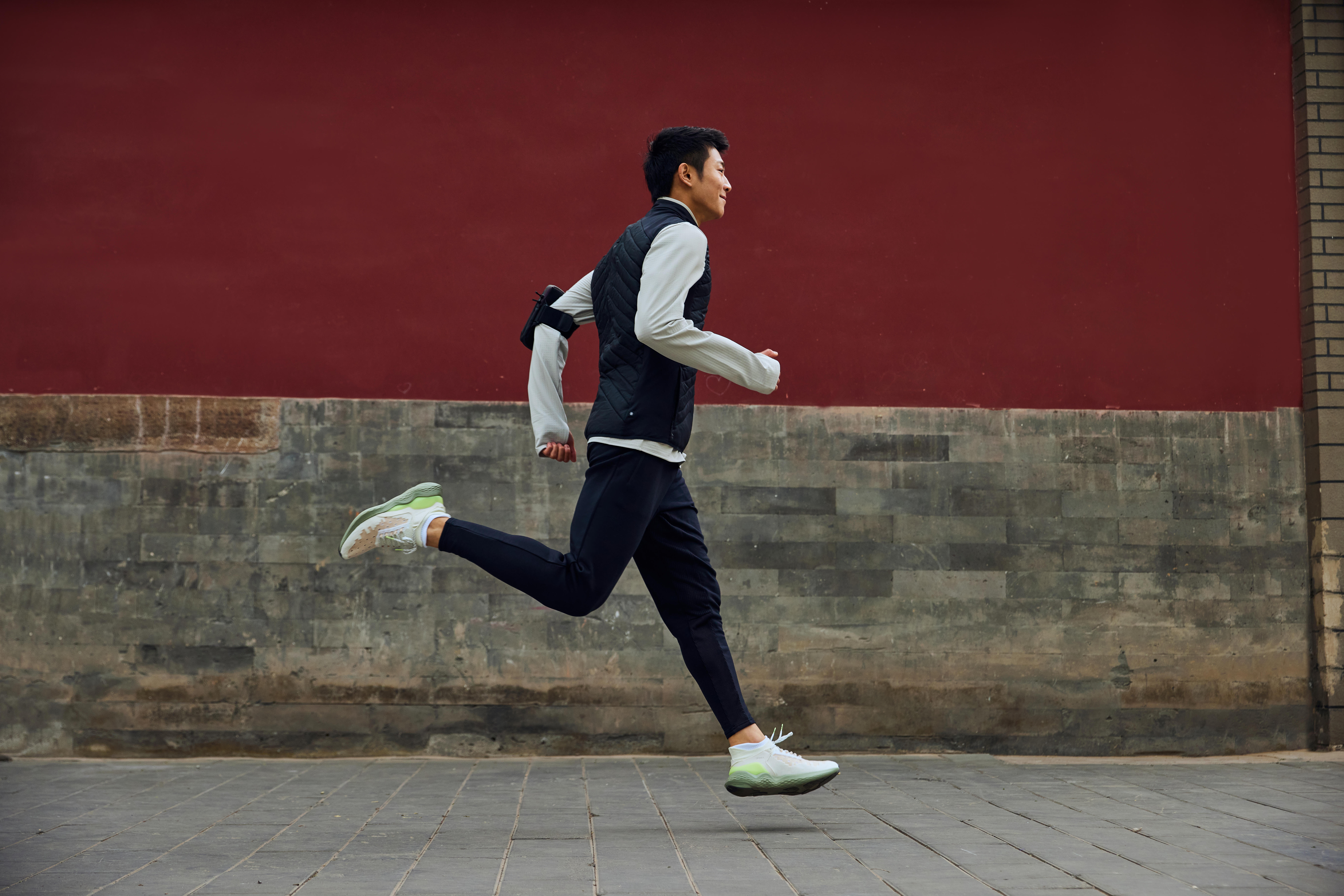 Men's Sleeveless Running Jacket - Warm+ Black - KIPRUN
