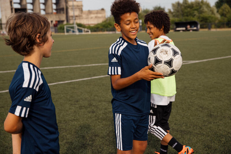 Piłka nożna dla dzieci - jakie korzyści przynosi? | Blog Decathlon