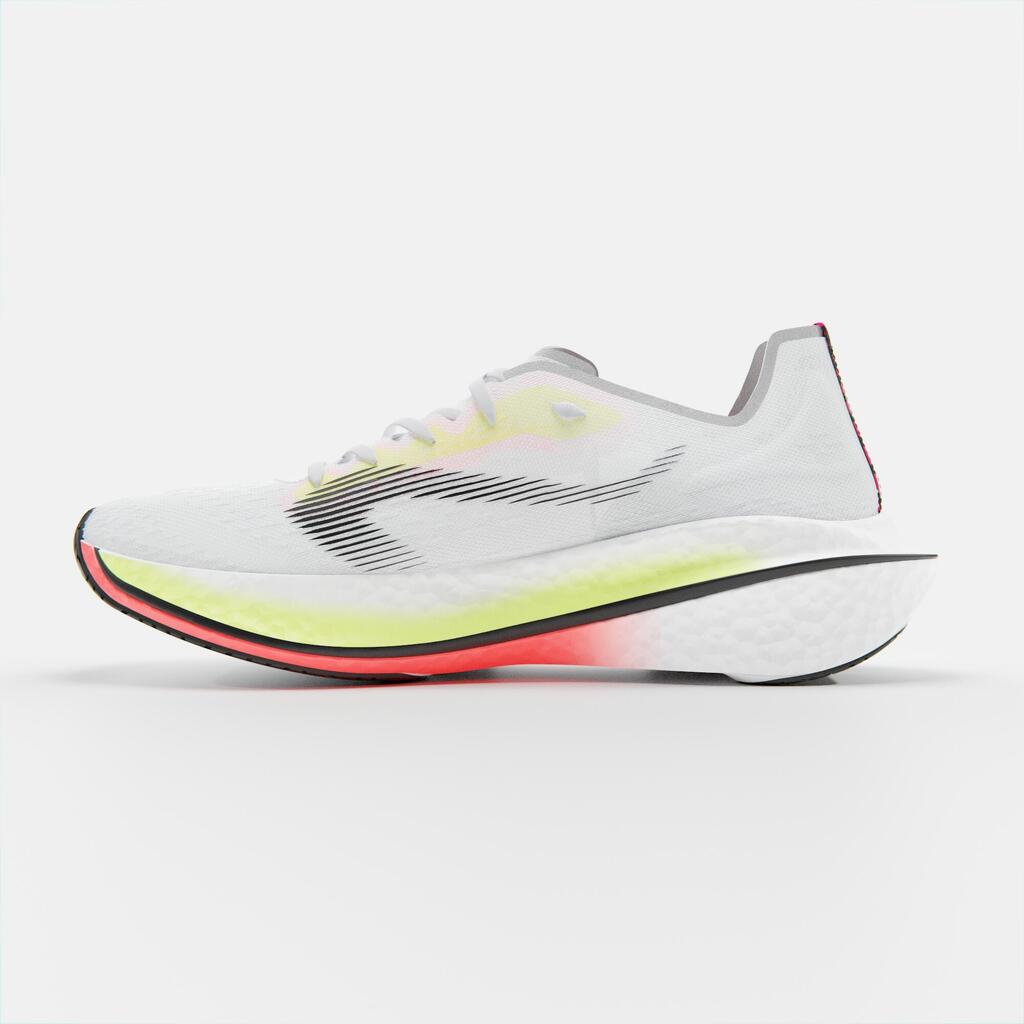 Vīriešu skriešanas apavi ar oglekļa plāksni “KIPRUN KD900X”
