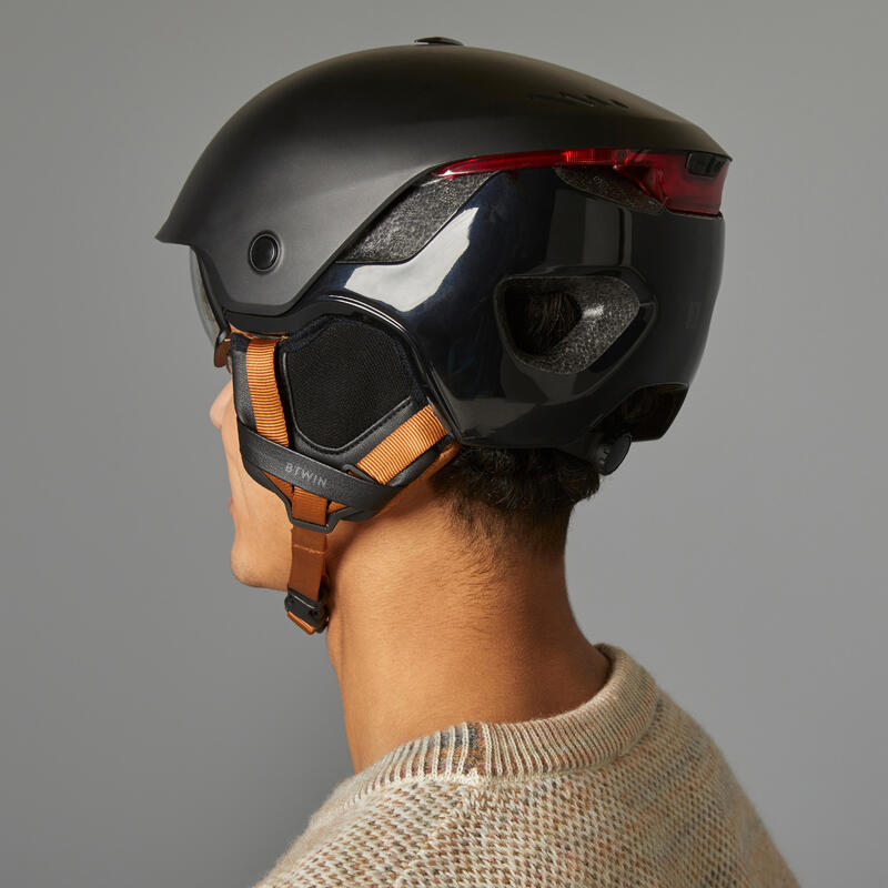 Capacete de Ciclismo 900 com Viseira e Luz Traseira Preto