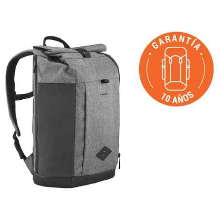 Morral de 23 Litros 	para senderismo		tipo rolltop Quechua gris