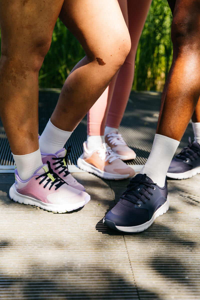 Come si scelgono le scarpe per la camminata sportiva? | DECATHLON