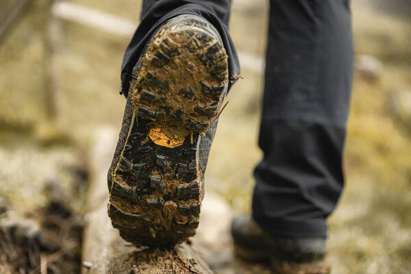 Hombre haciendo trekking