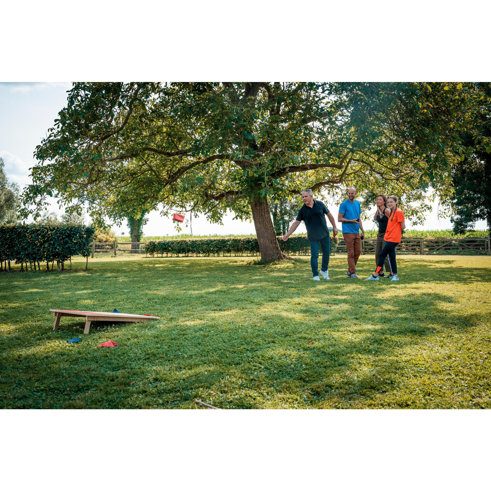 READY-TO-PLAY COMPACT CORNHOLE SET